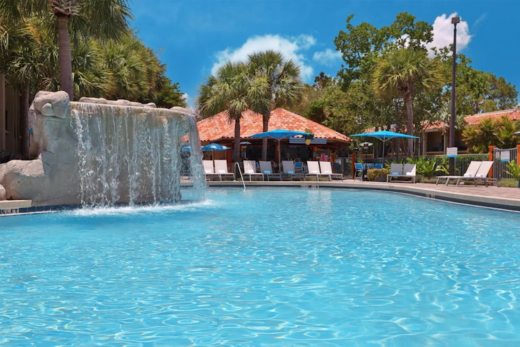 DoubleTree by Hilton Orlando at Sea World zwembad.webp