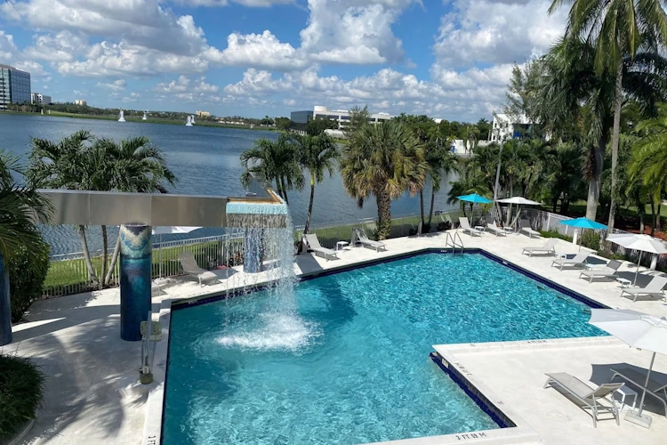 Pullman Miami Airport zwembad.webp