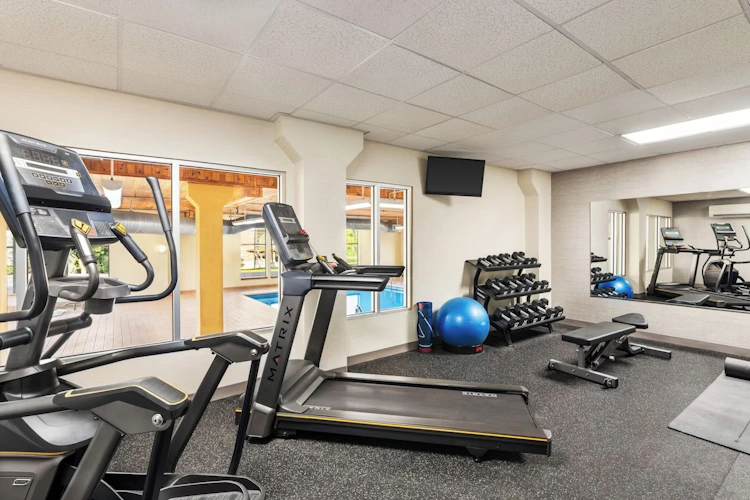 Days Inn Suites by Wyndham Bozeman fitness.webp