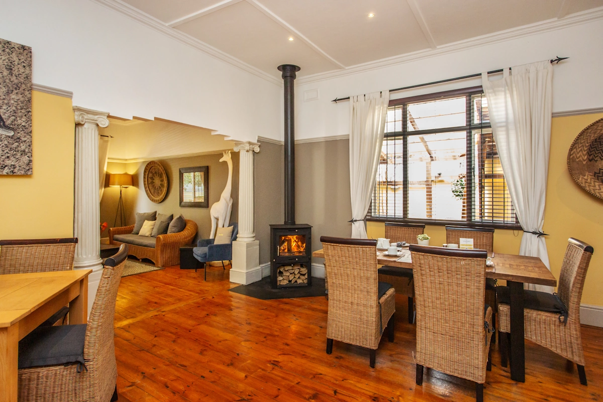 Toms Guest House binnenruimte 001.webp