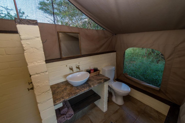 zululand lodge badkamer.jpg
