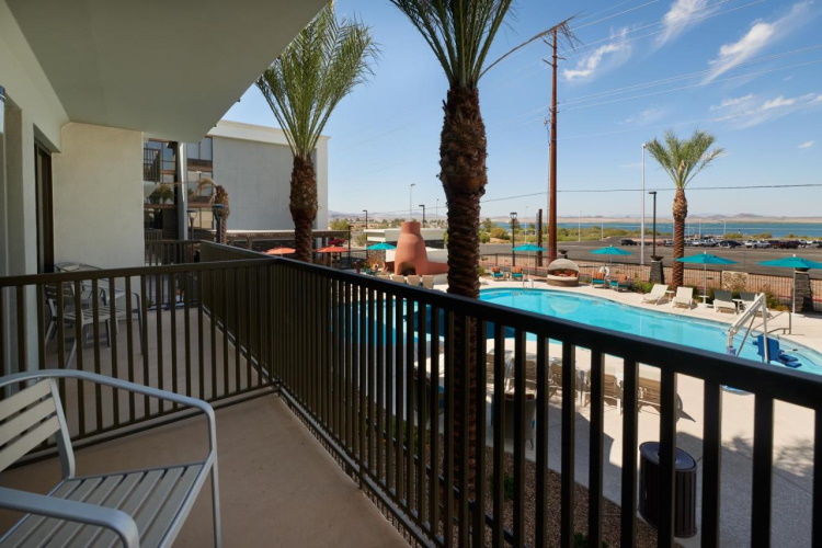 hampton inn lake havasu city balkon met uitzicht.jpg