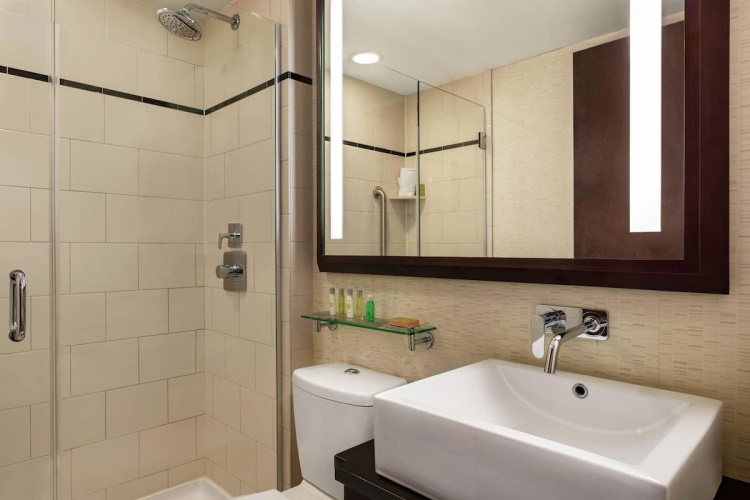 doubletree by hilton new york downtown badkamer.jpg