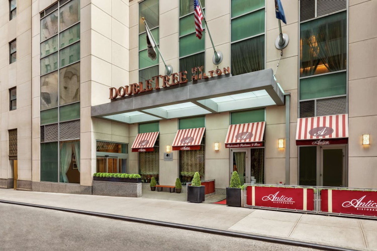 doubletree by hilton new york downtown buitenkant.jpg
