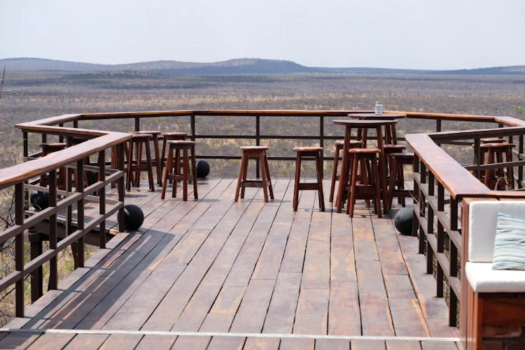 etosha safari lodge uitzichtpunt.webp
