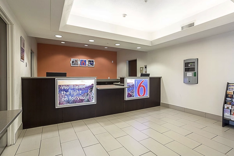 motel 6 page receptie.webp