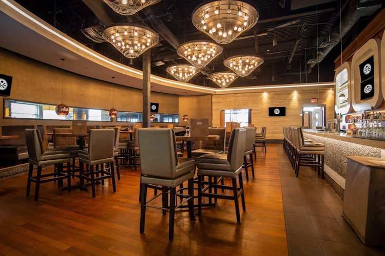 sandman signature vancouver airport bar restaurant.webp