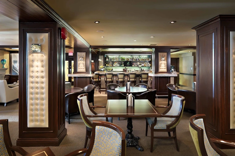 chateau victoria hotel & suites bar restaurant.webp