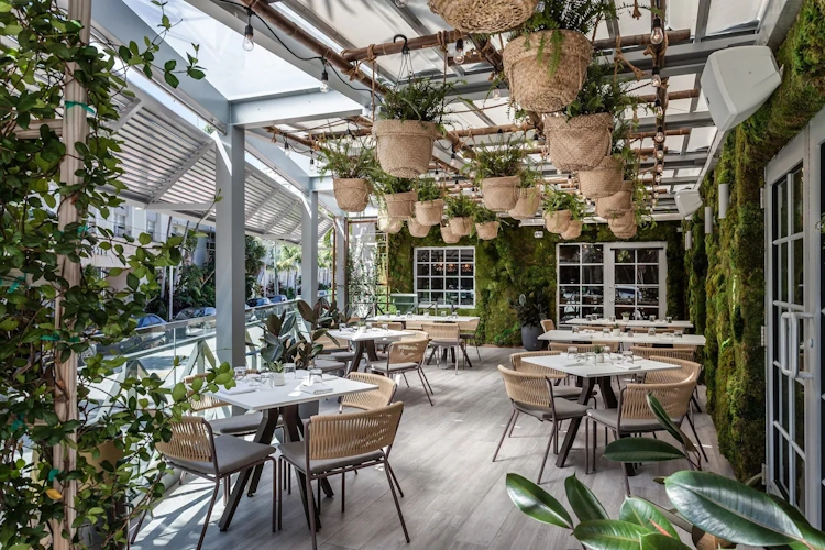 Lennox Miami Beach terras.webp