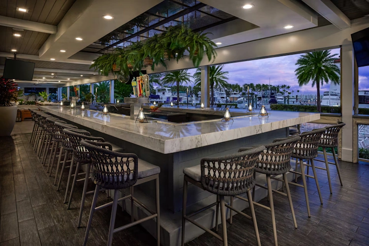 Faro Blanco Resort and Yacht Club bar buiten.webp