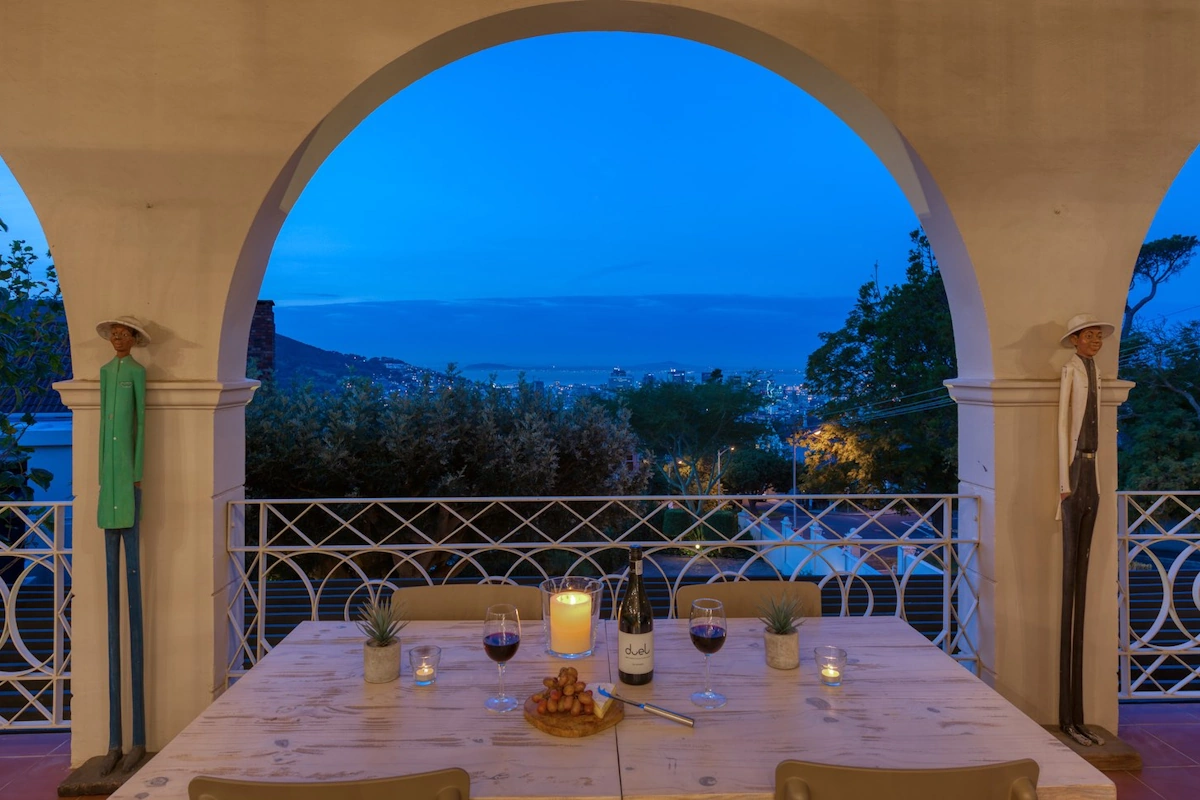 De Tafelberg Guesthouse terras buiten 002.webp