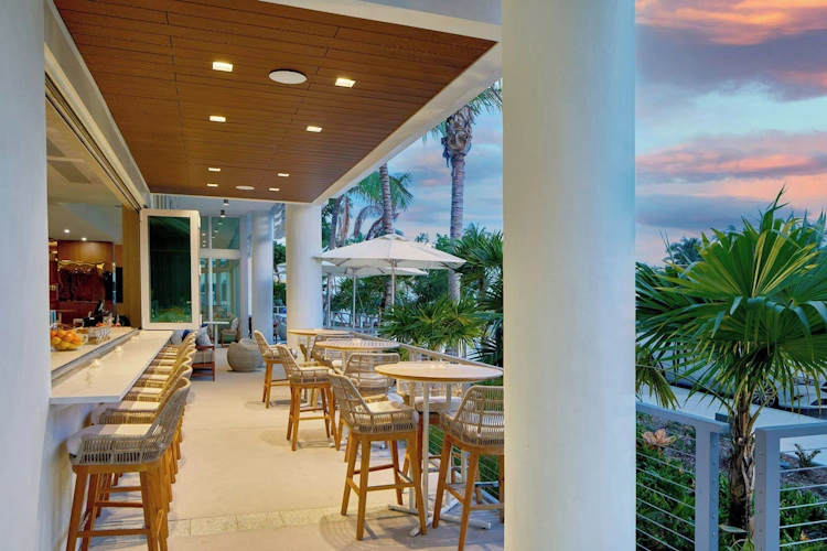 AC Hotel by Marriott Fort Lauderdale Beach buiten zitten.webp
