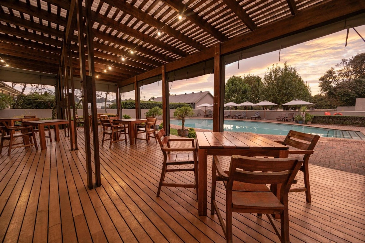 Graskop Hotel buitenterras.webp