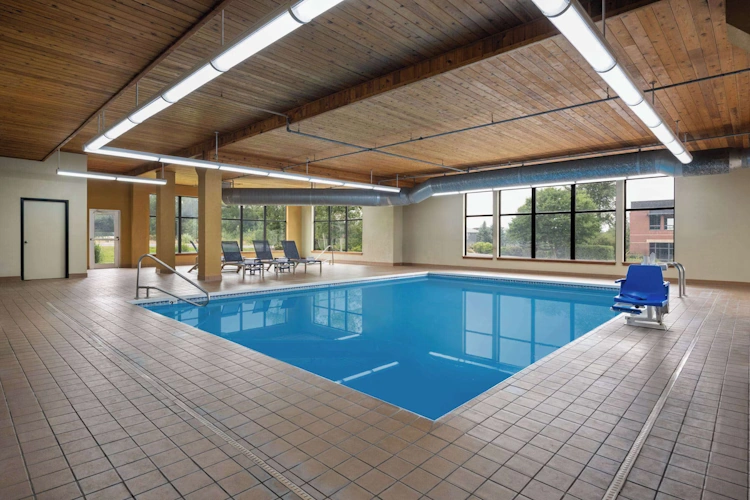 Days Inn Suites by Wyndham Bozeman zwembad.webp