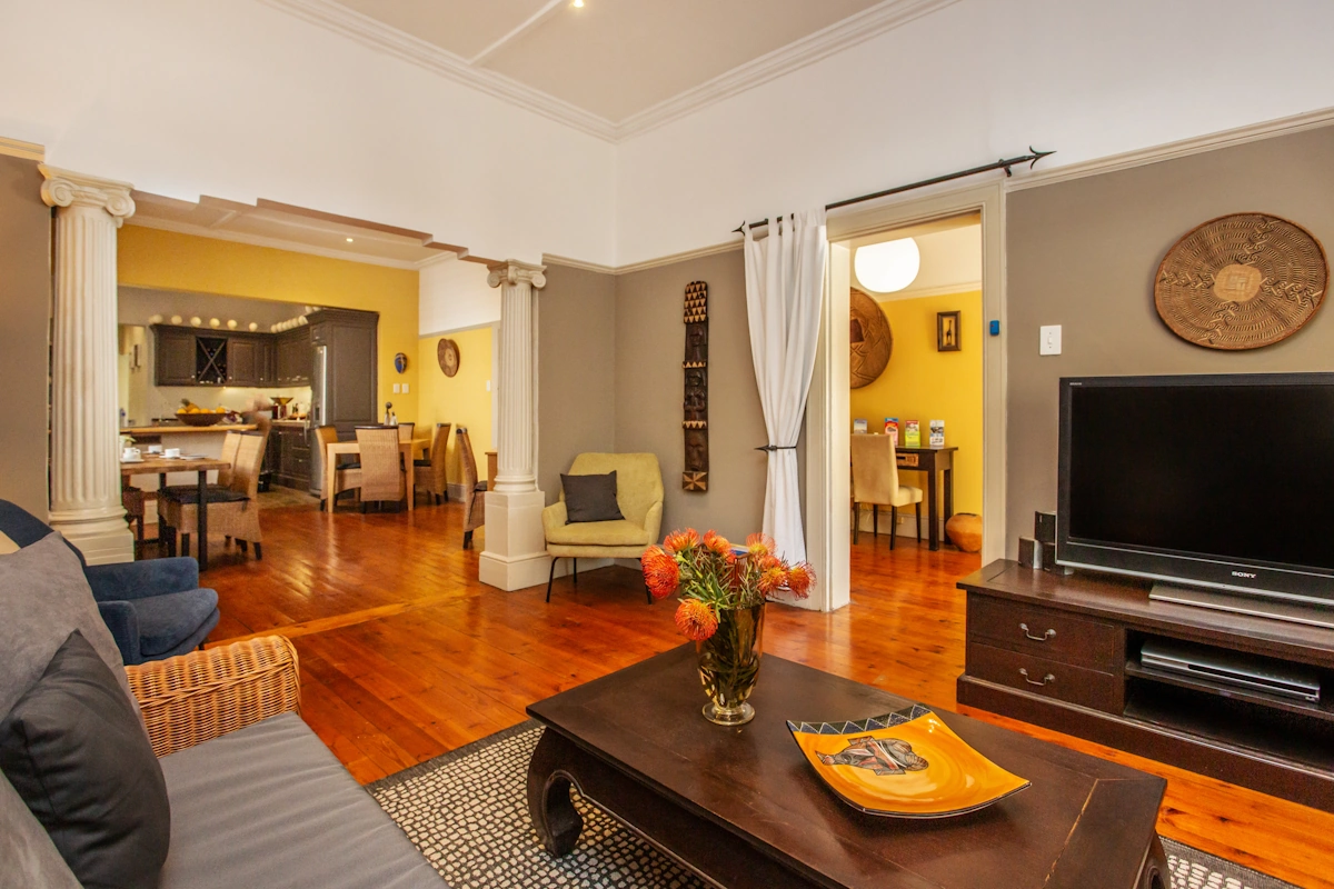 Toms Guest House woonkamer 002.webp