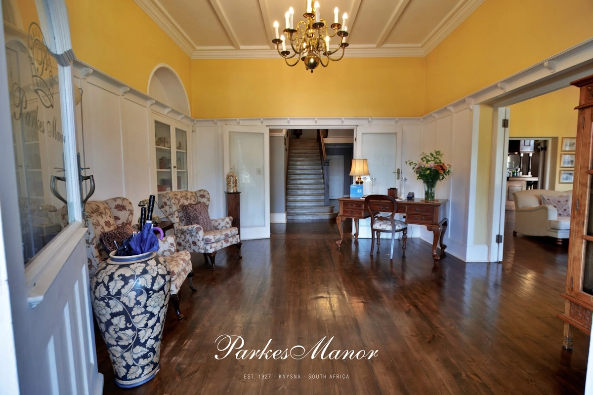 Parkes Manor ontvangstruimte 001.webp