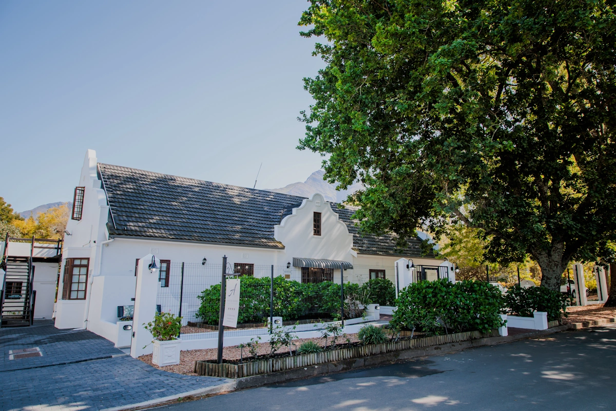 Aan de Oever Guest House voorkant 001.webp
