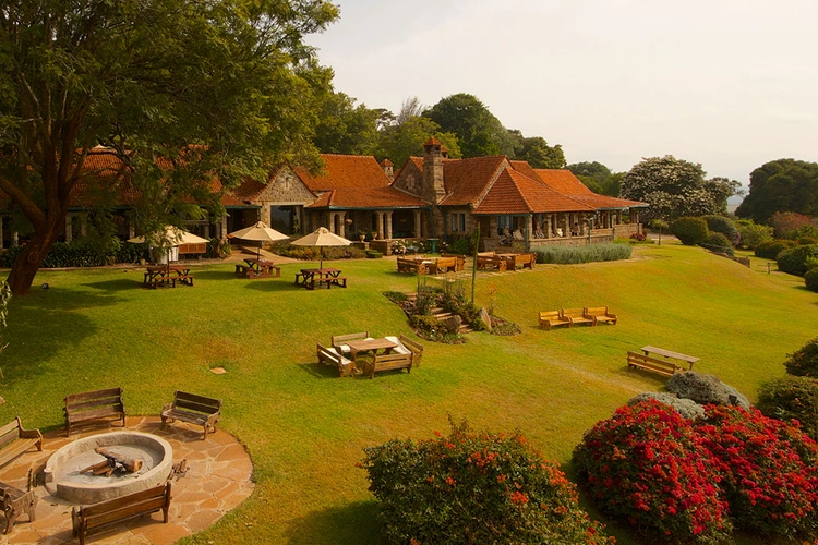 Aberdare Country Club tuin met zitjes.webp