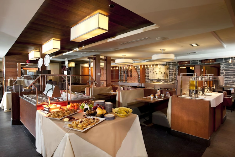 Hotel Chateau Laurier Quebec ontbijtruimte.webp