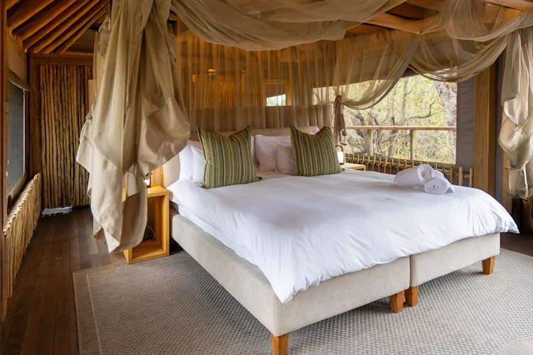 Bateleur Safari Camp kamer dubbele bedden.webp
