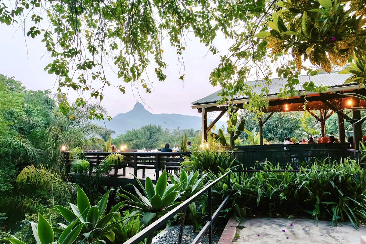 Mantenga Lodge buiten restaurant 001.webp