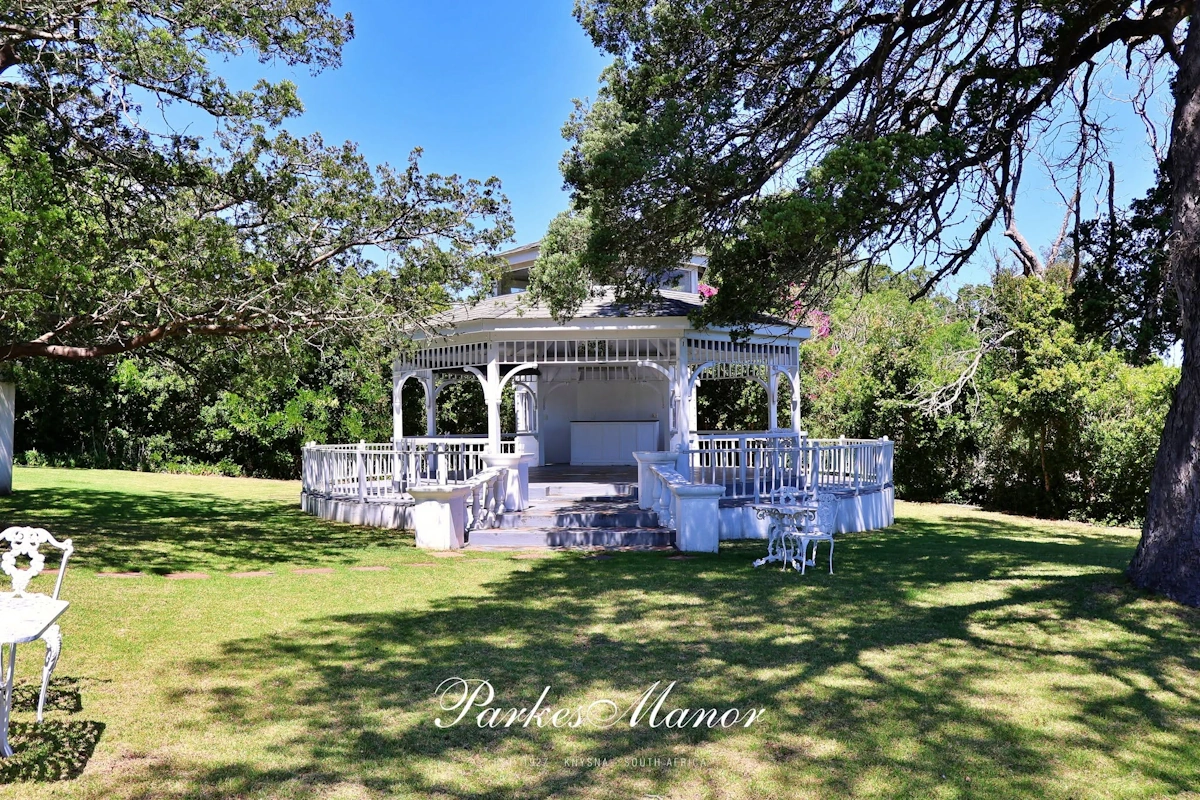 Parkes Manor tuin 001.webp