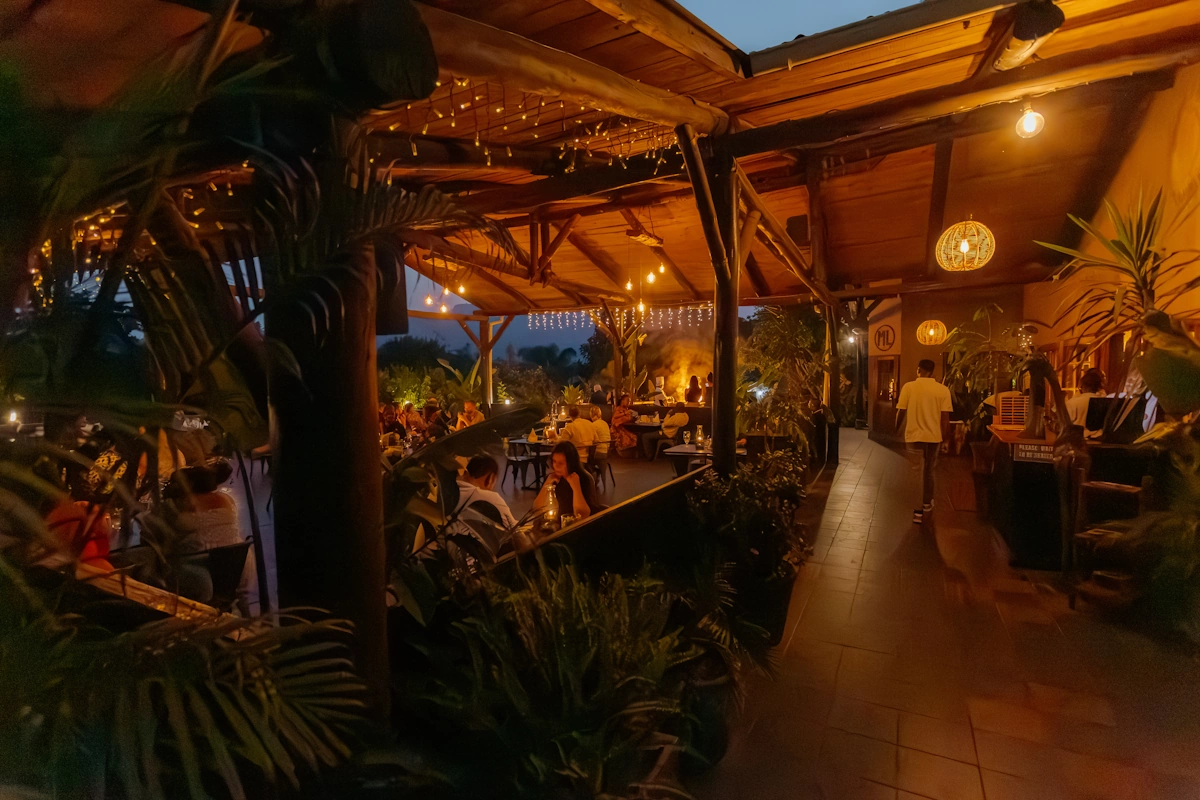 Mantenga Lodge buiten restaurant 002.webp