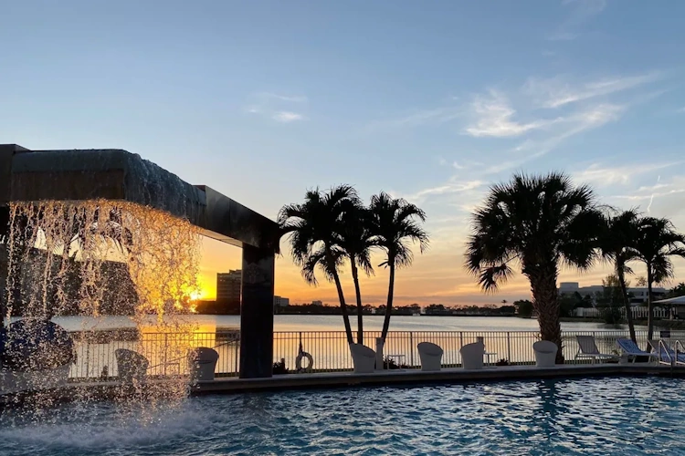 Pullman Miami Airport uitzicht zwembad.webp