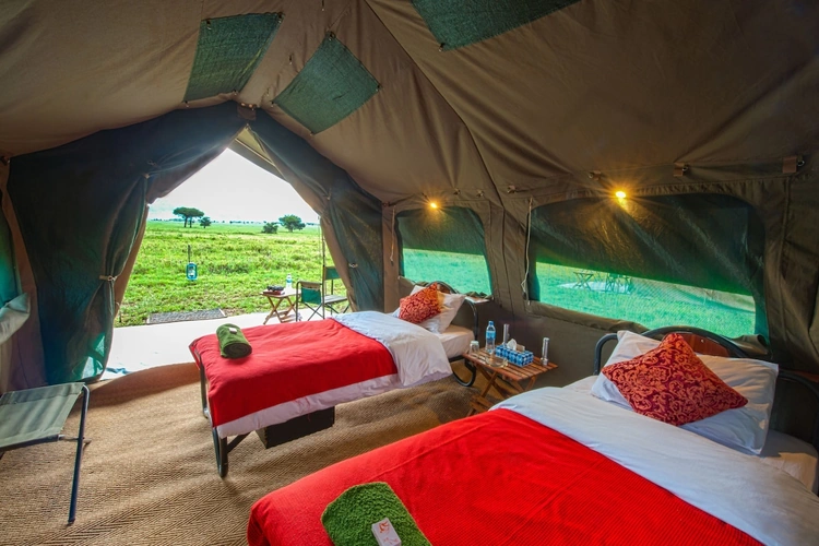 Kananga Special Tented Camp tent binnen.webp