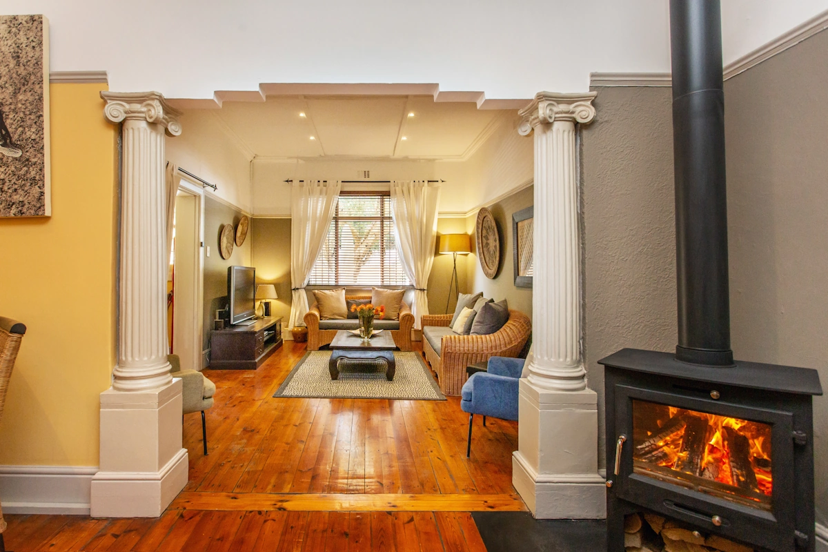 Toms Guest House woonkamer 001.webp