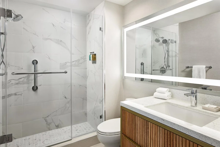 Faro Blanco Resort and Yacht Club badkamer.webp